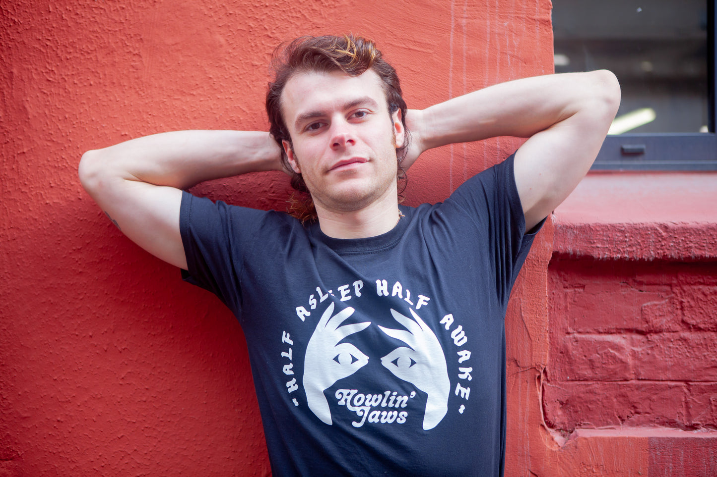 TEE-SHIRT NOIR, LOGO BLANC "Half Asleep Half Awake, Howlin' Jaws "