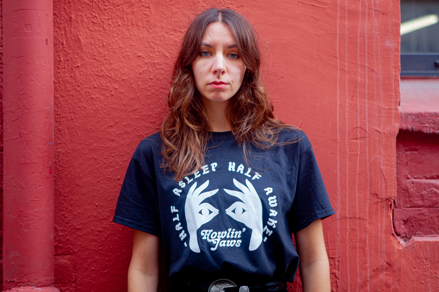 TEE-SHIRT NOIR, LOGO BLANC "Half Asleep Half Awake, Howlin' Jaws "