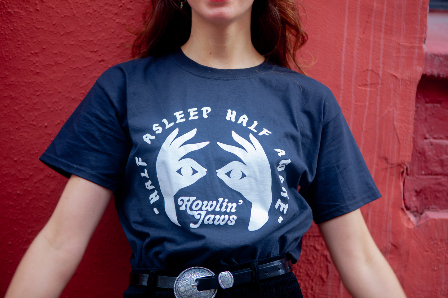TEE-SHIRT NOIR, LOGO BLANC "Half Asleep Half Awake, Howlin' Jaws "