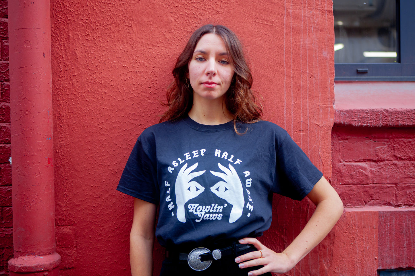 TEE-SHIRT NOIR, LOGO BLANC "Half Asleep Half Awake, Howlin' Jaws "