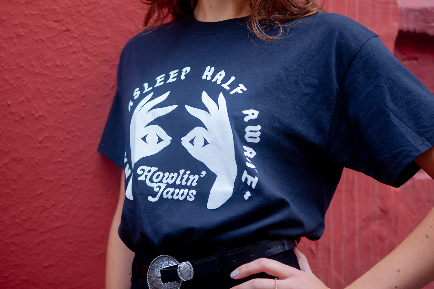 TEE-SHIRT NOIR, LOGO BLANC "Half Asleep Half Awake, Howlin' Jaws "