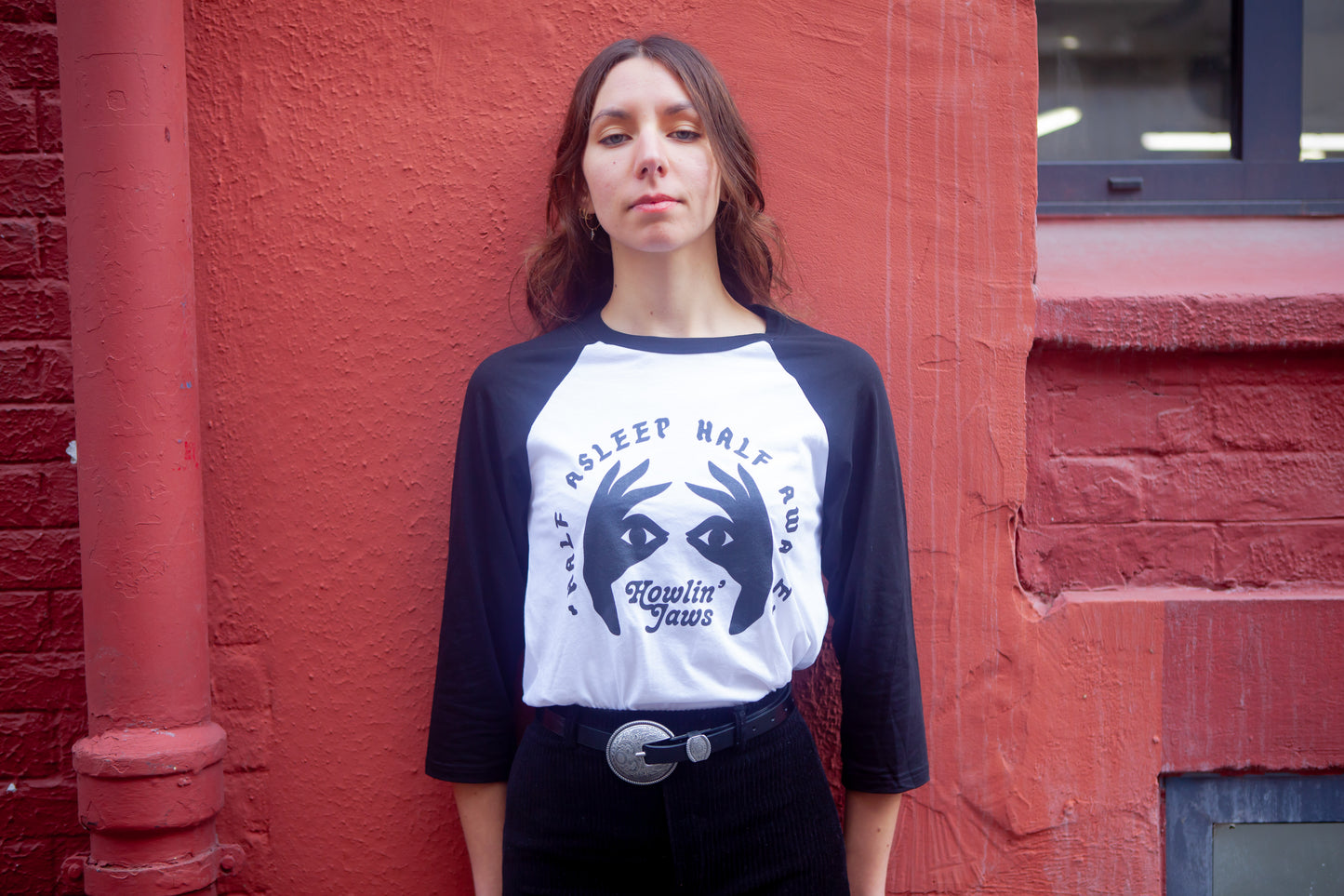 TEE-SHIRT "BASEBALL" BLANC, MANCHES NOIRES, LOGO NOIR "Half Asleep Half Awake, Howlin' Jaws "