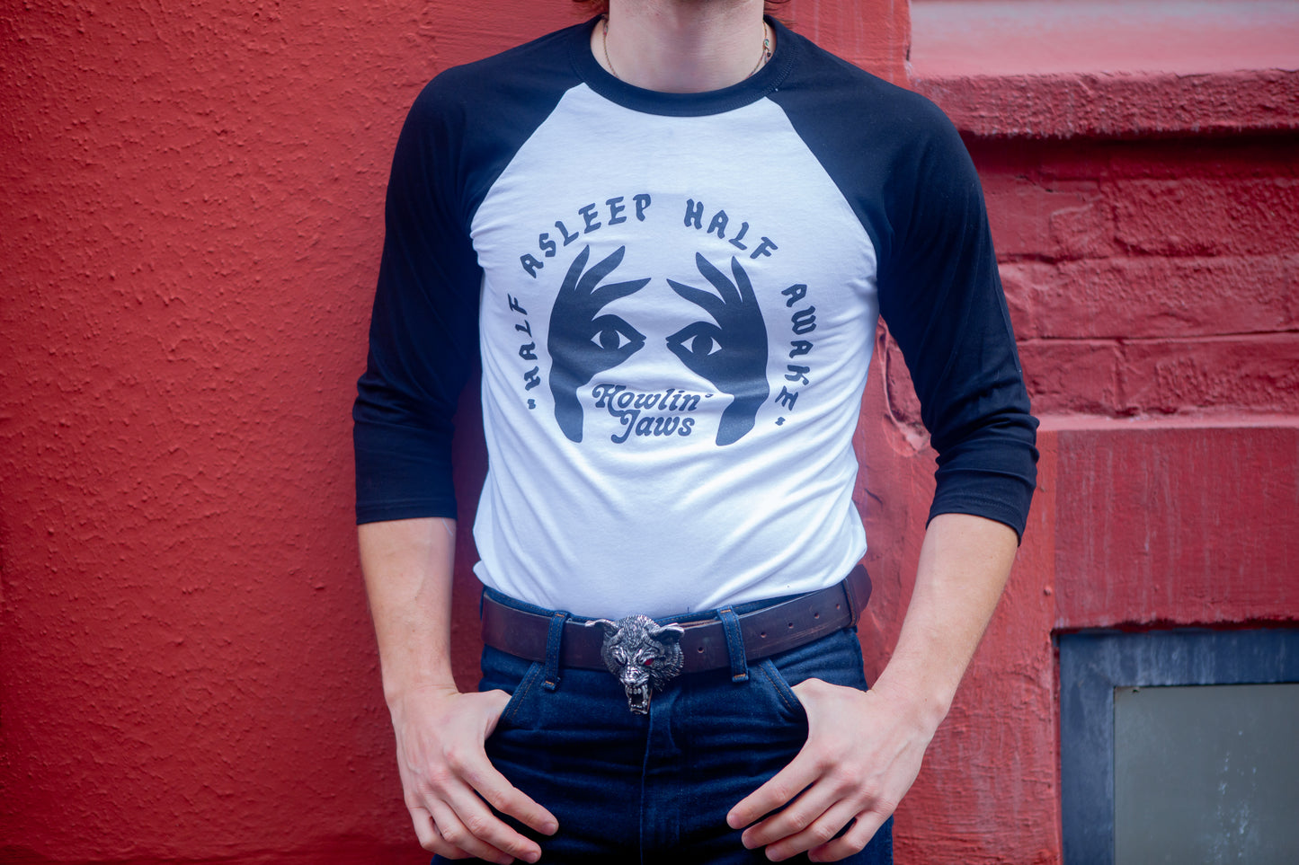 TEE-SHIRT "BASEBALL" BLANC, MANCHES NOIRES, LOGO NOIR "Half Asleep Half Awake, Howlin' Jaws "