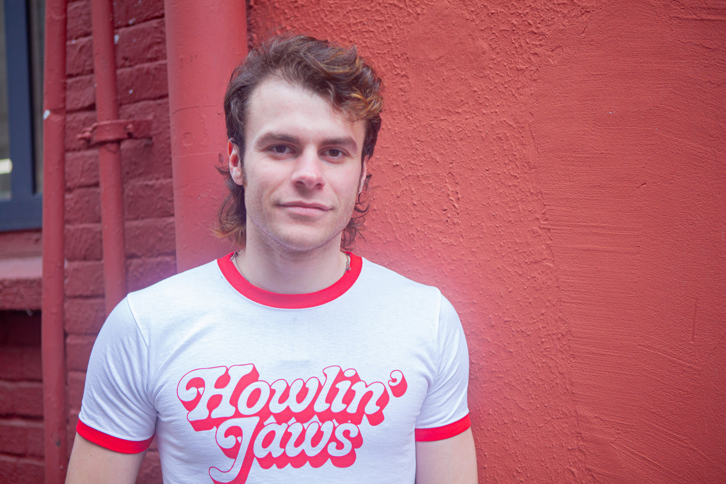 TEE-SHIRT "RINGER" ROUGE ET BLANC, LOGO ROUGE "Half Asleep Half Awake, Howlin' Jaws "