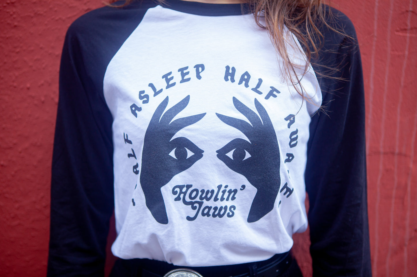 TEE-SHIRT "BASEBALL" BLANC, MANCHES NOIRES, LOGO NOIR "Half Asleep Half Awake, Howlin' Jaws "