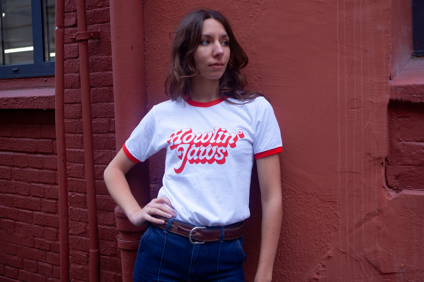 TEE-SHIRT "RINGER" ROUGE ET BLANC, LOGO ROUGE "Half Asleep Half Awake, Howlin' Jaws "