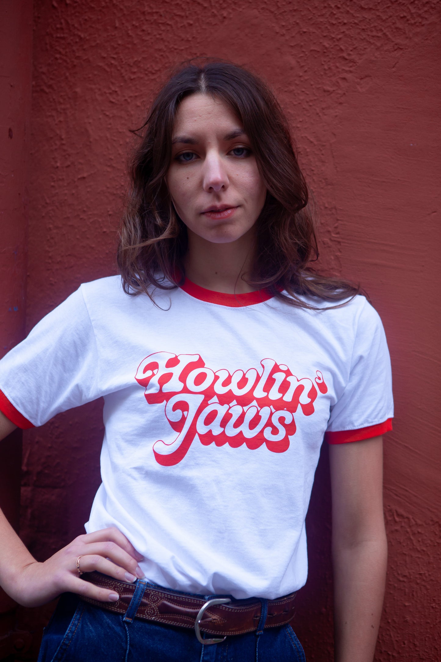 TEE-SHIRT "RINGER" ROUGE ET BLANC, LOGO ROUGE "Half Asleep Half Awake, Howlin' Jaws "