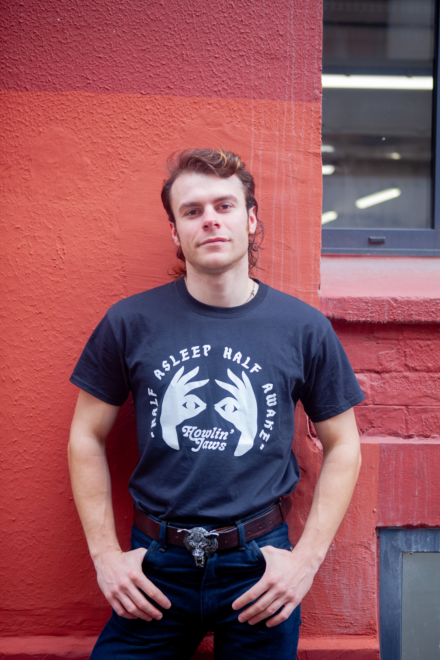 TEE-SHIRT NOIR, LOGO BLANC "Half Asleep Half Awake, Howlin' Jaws "