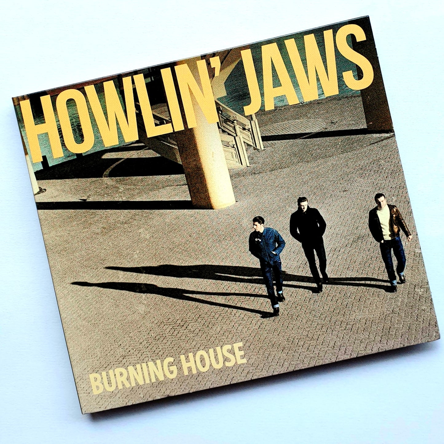 HOWLIN' JAWS - "Burning House" , EP 6 titres - Format CD
